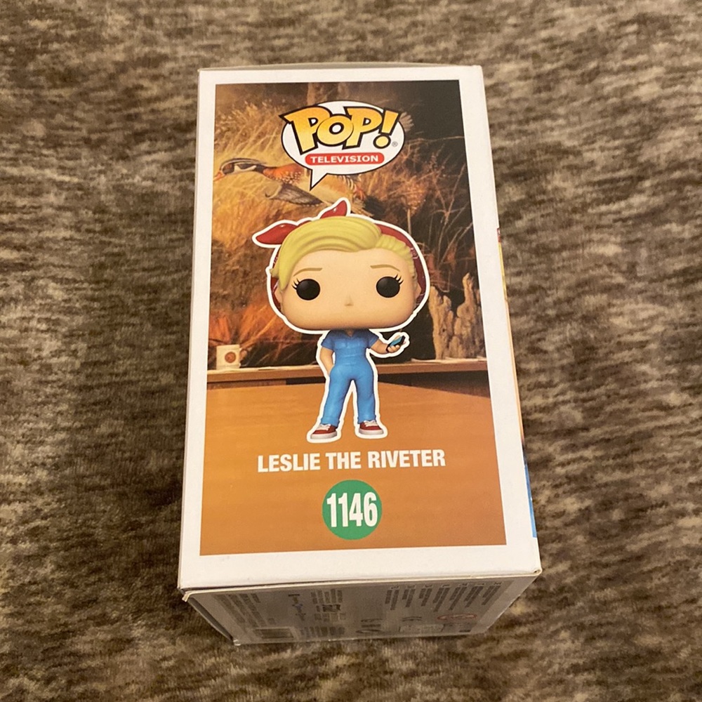 Funko POP Television Parks and Recreation Leslie The Riveter - Picture 6 of 8